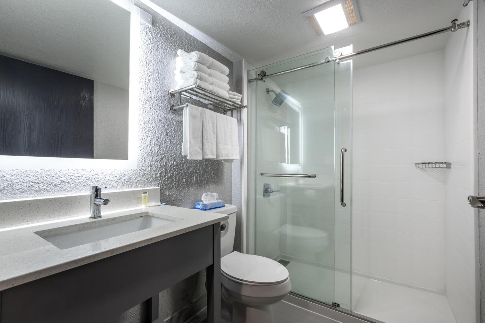 Rodeway Inn & Suites Near Outlet Mall - Эшвилл Экстерьер фото