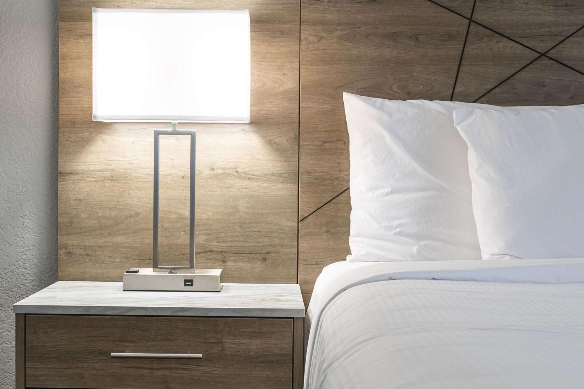 Rodeway Inn & Suites Near Outlet Mall - Эшвилл Экстерьер фото