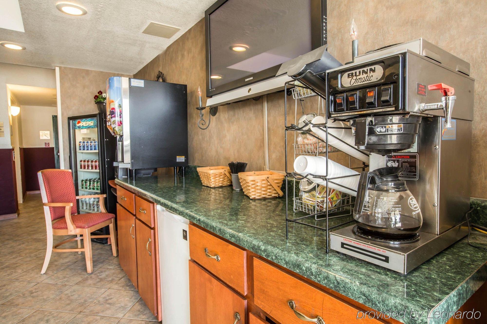 Rodeway Inn & Suites Near Outlet Mall - Эшвилл Экстерьер фото