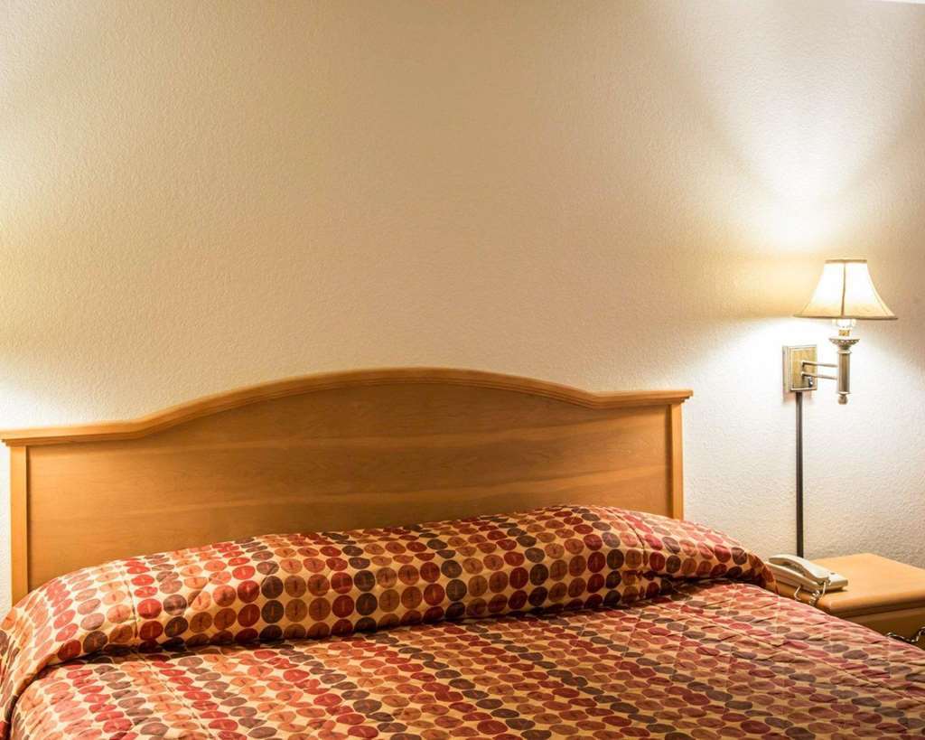 Rodeway Inn & Suites Near Outlet Mall - Эшвилл Номер фото