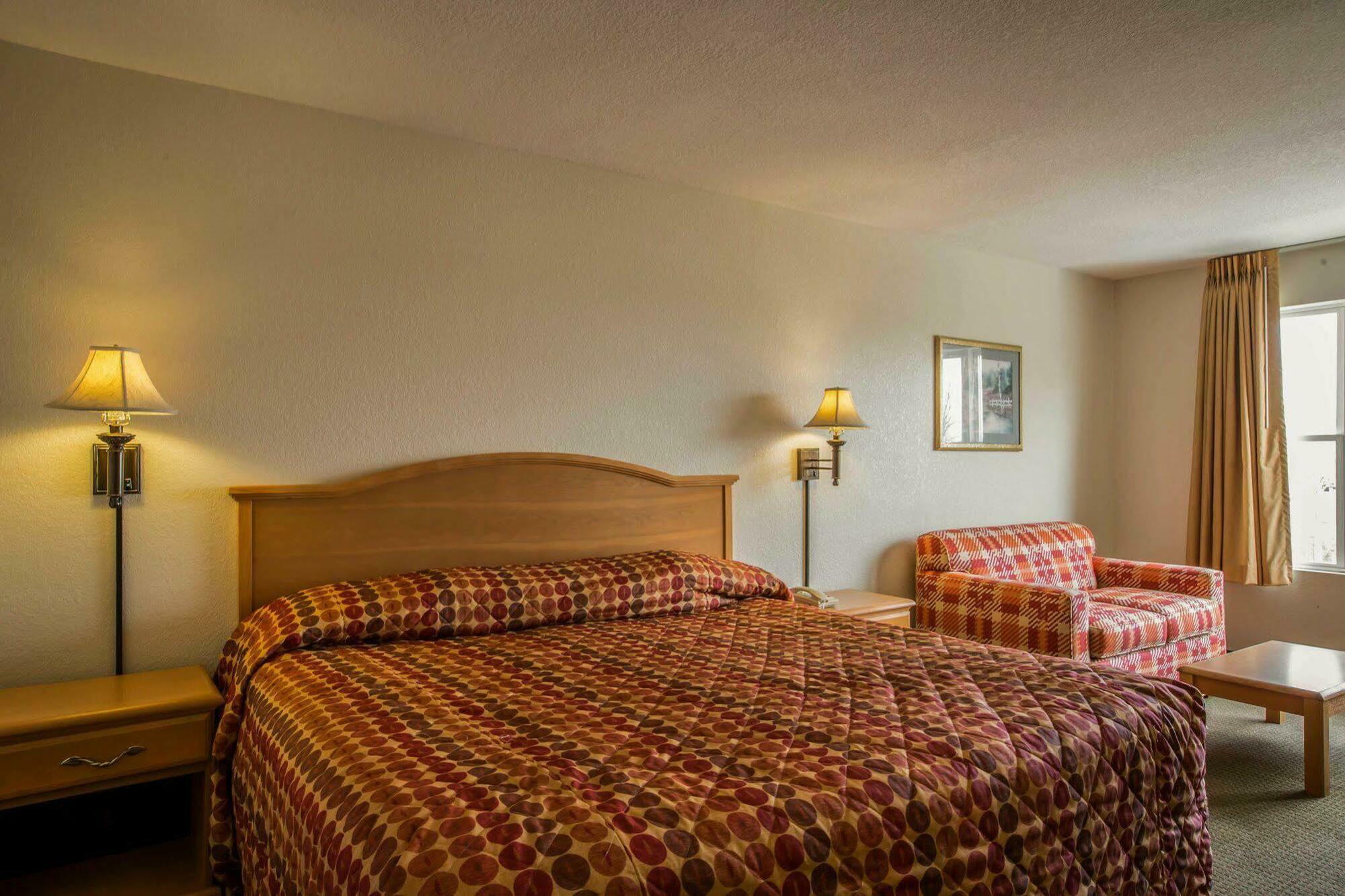 Rodeway Inn & Suites Near Outlet Mall - Эшвилл Экстерьер фото