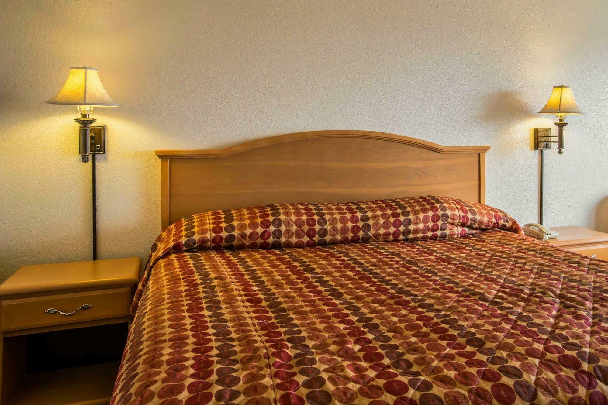 Rodeway Inn & Suites Near Outlet Mall - Эшвилл Экстерьер фото