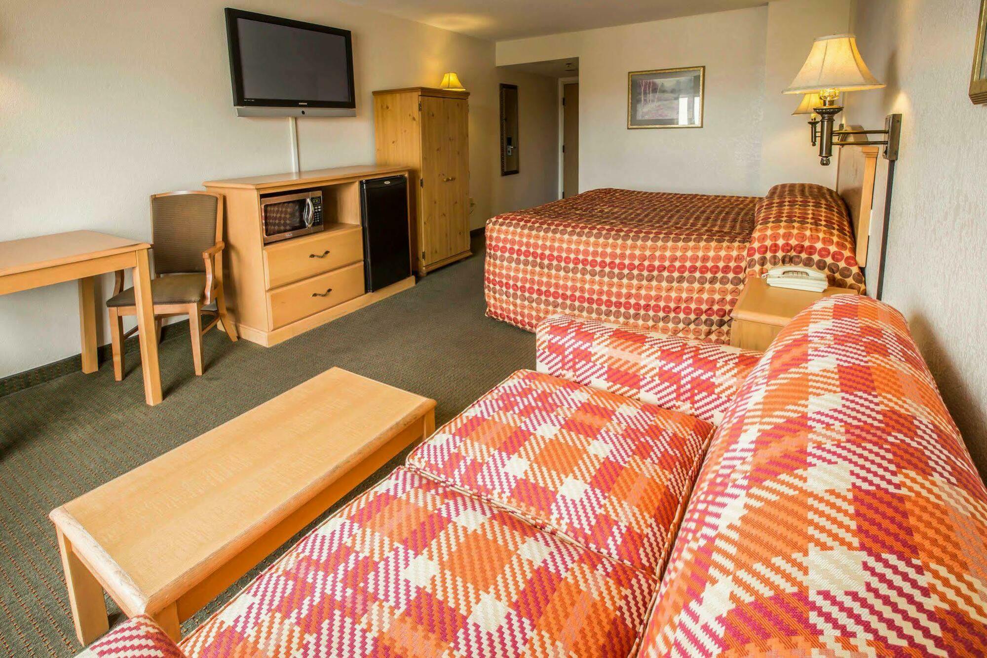 Rodeway Inn & Suites Near Outlet Mall - Эшвилл Экстерьер фото