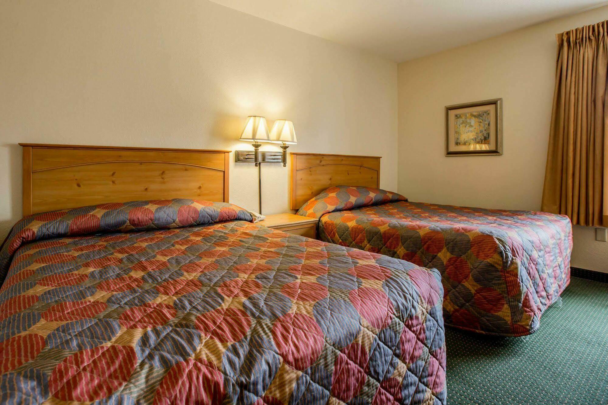 Rodeway Inn & Suites Near Outlet Mall - Эшвилл Экстерьер фото